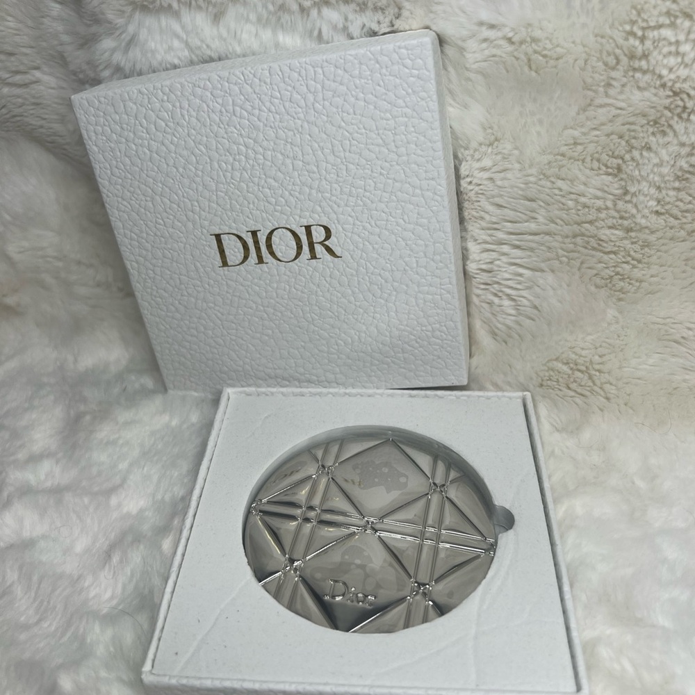 Dior Silver Compact Case - Picture 6 of 6